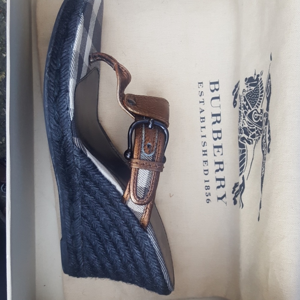 Burberry Espadrilles, buckle thong sandal